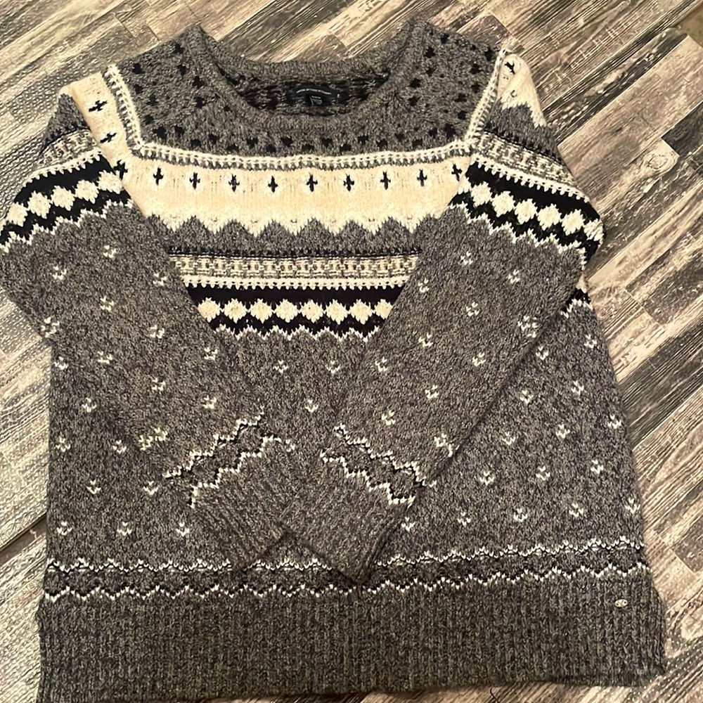 American Eagle 🦅 women’s winter sweater